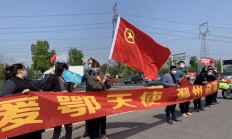 开云体育官网-关于篮球明星慰问抗疫英雄，展示体育人的力量的信息