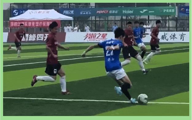 足球场上一幕幕激烈对抗，引发球迷狂热讨论的简单介绍