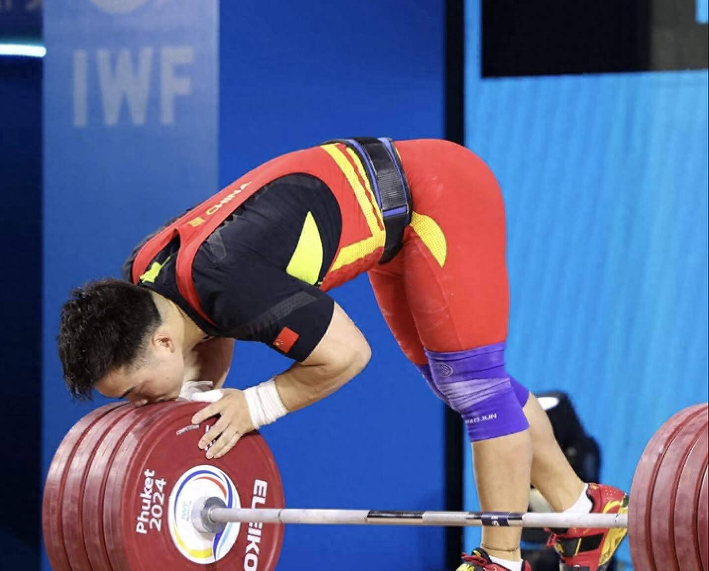 中国代表队奋力争夺金牌，取得令人瞩目的表现