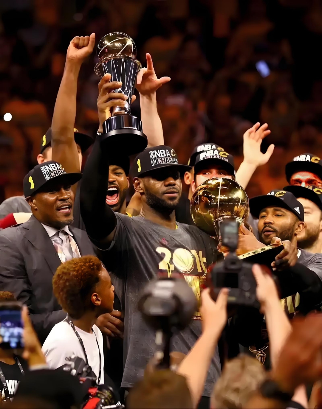 包含爵士队主场胜，连续两战扳回一丢胜分的词条