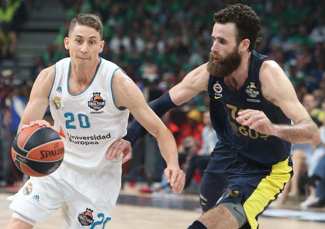 格拉纳达客场击败强敌,实现壮举 格拉纳达客场击败强敌,实现壮举