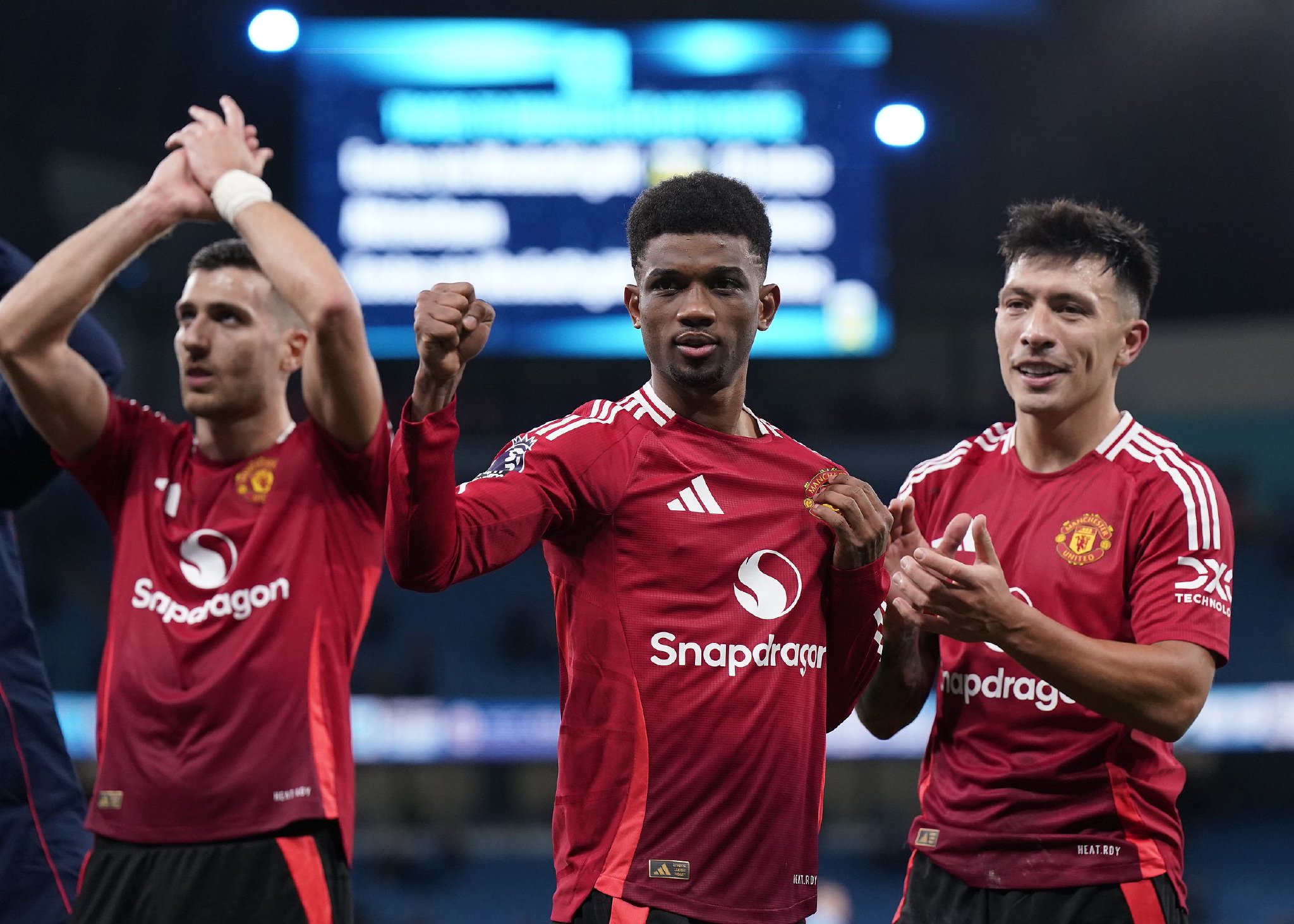 曼联新援积极融入球队，表现亮眼