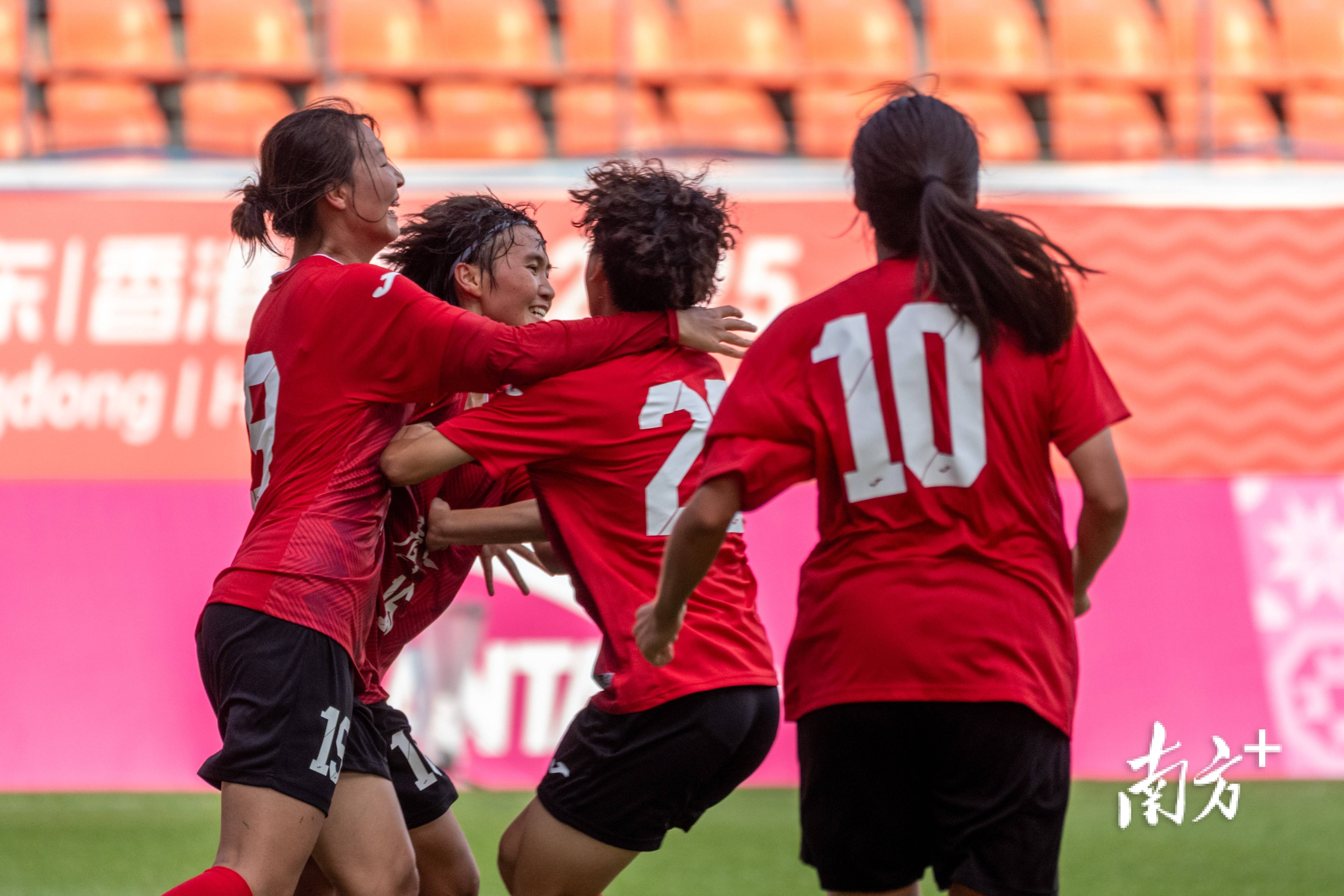 足球争霸赛事掀起观赛热潮，球员风采展现的简单介绍