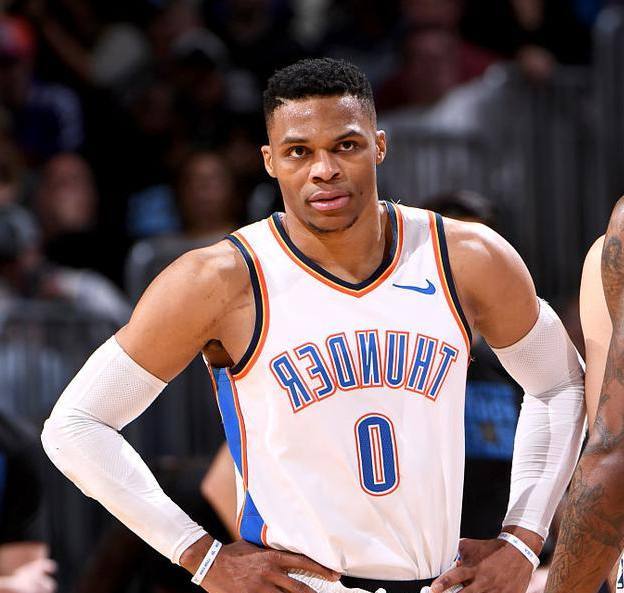 广东队压哨绝杀,成功斩获胜利 广东队压哨绝杀,成功斩获胜利